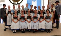 Die neuen Gaugruppendirndl