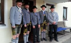 Pankraz Perfler, Georg Schinnagl, der Jubilar Hans Weigl, Florian Bonnetsmüller, Otto Gambos