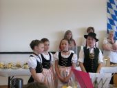 3Dirndl und da Franze 2..JPG