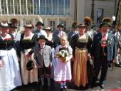 Emmeringer Trachtenkinder und Prinz Charles (3).JPG