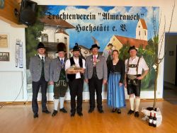 Florian Griebl mit der Gauvorstandschaft und 1. Gauvorplattler Sepp Brem