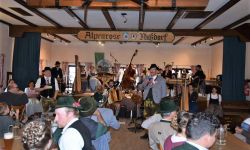 1. Gauvorstand Pankraz Perfler bedankt sich bei den Musikgruppen