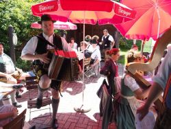 Gemeinschaftslied mit 1. Musikwart Thomas Weinzierl