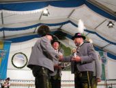 Geschenkuebergabe Gau