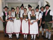 Gruppensieger Aktive Hebertsfelden mit 1. und 2. Gauvorplattler und 2. Gauvorstand.JPG