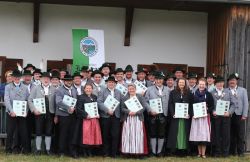 Vorstände und Gauauschuss mit neuem Handbuch