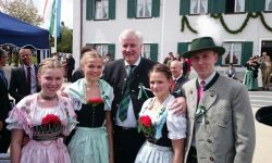 Vroni Ganslmaier, Lisa Gschwendner, Ministerpräsident Horst Seehofer, Johanna Mayer, Stefan Engelhart (Gaujugend)