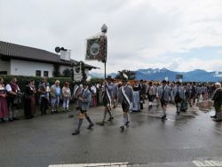 Der Festzug konnte dann doch noch durchgeführt werden.