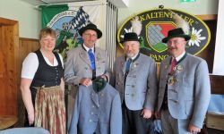 Die Panger Vorstände erhalten die Ehrengabe.