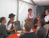 Niedersberger Dirndl mit Zwoaraloa.JPG