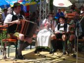 Thomas Weinzierl mit Unterstuetzung.JPG