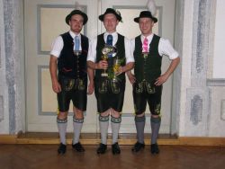 v.l. 2. Gauvorplattler Sepp Lagler, Gesamtsieger Georg Weigl, 1. Gauvorplattler Georg Sollinger