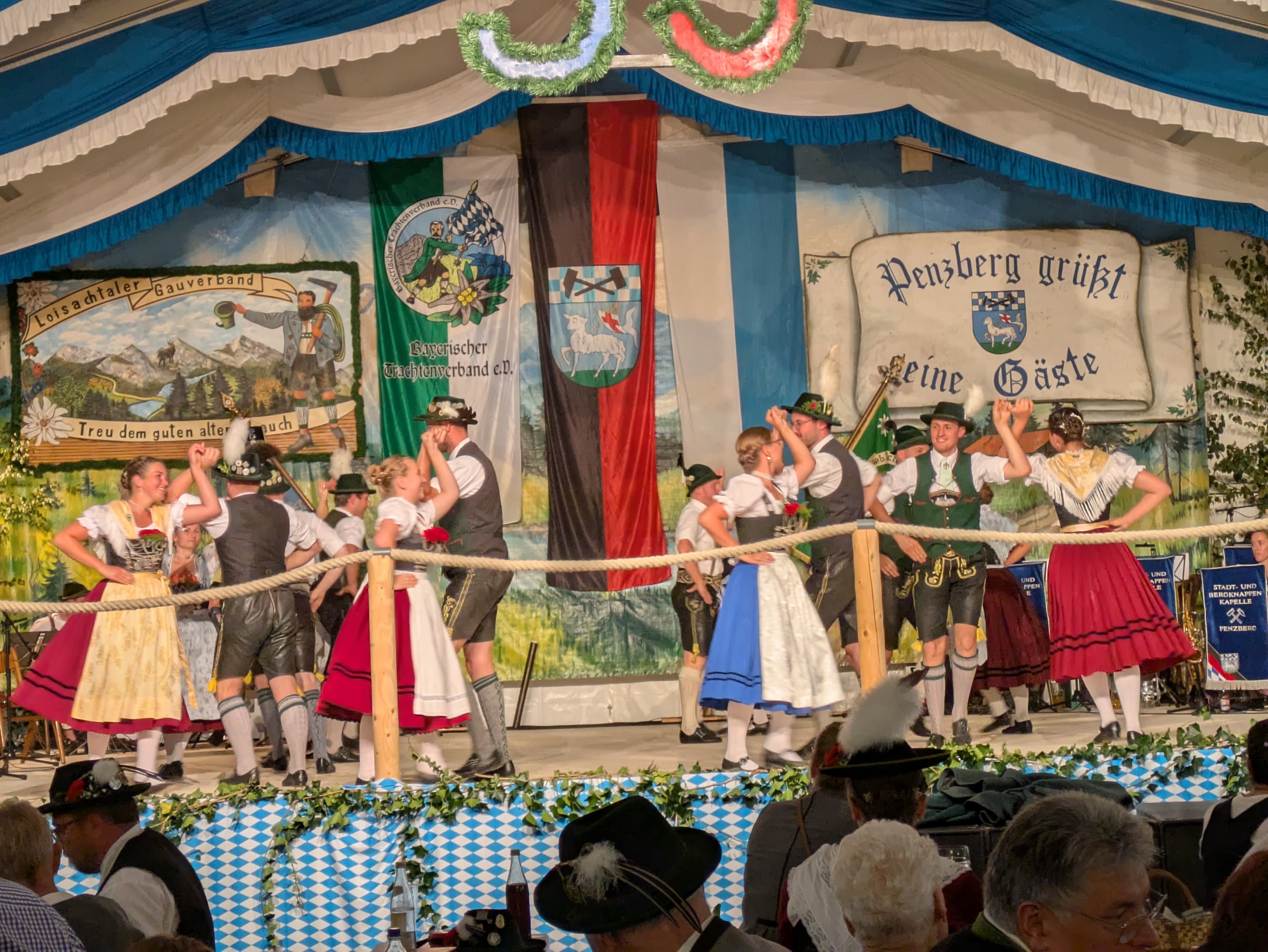 Inngau-Gaugruppe zu Gast beim Loisachgau